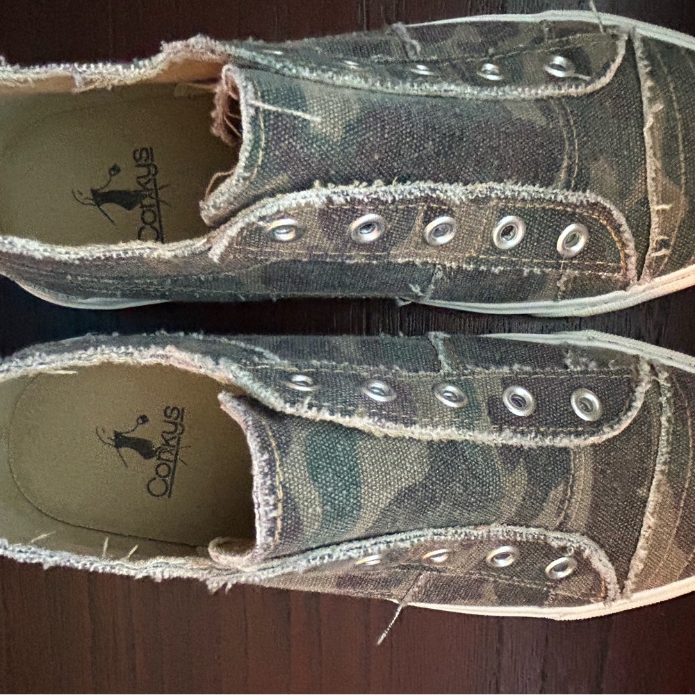 Camo Corkys Babalu sneakers, size 7